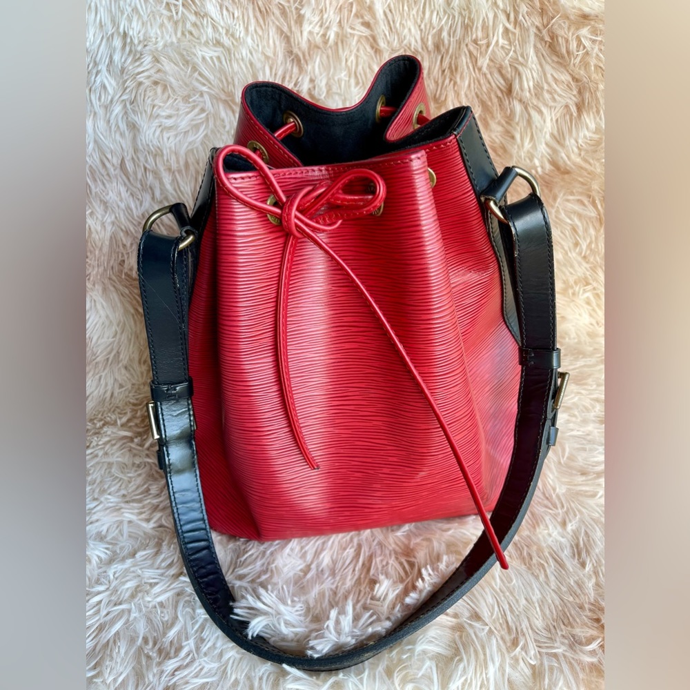 โผ๏ธSOLDโผ๏ธ Louis Vuitton Petit Noe Handbag Epi Leather - Picture 1 of 15